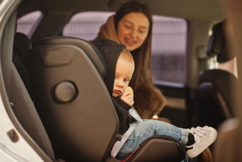 Pana la ce varsta trebuie scaun auto la copii: ghid complet pentru parinti