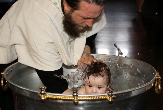 Arhiepiscopia Sucevei, despre bebelusul mort in urma botezului: Asa a vrut Dumnezeu