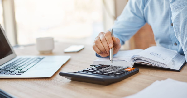 Cumulul pensie-salariu, conditionat printr-o noua lege la stat: cine sunt angajatii care pierd 85% din pensie