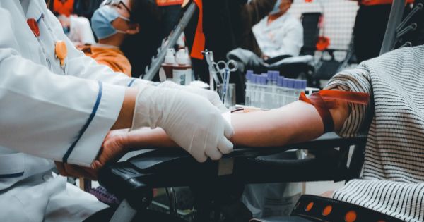 Lege noua: Tinerii de 17 ani vor putea dona sange, cu acordul scris al parintilor
