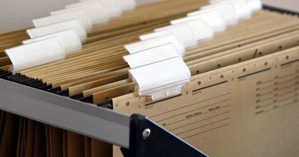 Arhivarea documentelor de HR. Angajatorul e obligat sa printeze si sa arhiveze pe hartie documentele electronice?