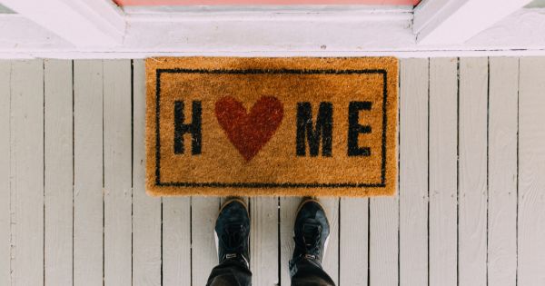 Airbnb, sub presiunea noilor reguli UE. Comisia Europeana intervine in criza locuintelor