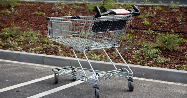 Lege noua: Locuri speciale de parcare pentru pensionari, la marile magazine