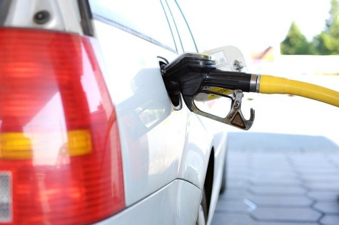 Ministerul Finantelor: Reducerea accizei cu 50% la carburanti incalca normele UE. Efect negativ asupra economiei
