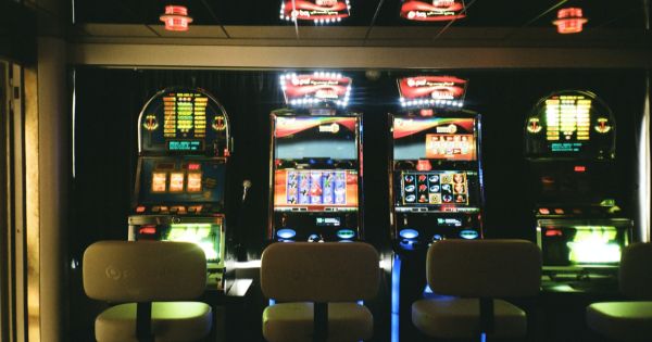 Lege noua: Cazinourile si agentiile de pariuri sportive, OBLIGATE sa obtina Acord de functionare de la Primarie