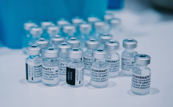 Stiati ca Romania a cumparat 88 de milioane de doze de vaccin? Au expirat deja vaccinuri in valoare de 17 milioane de euro