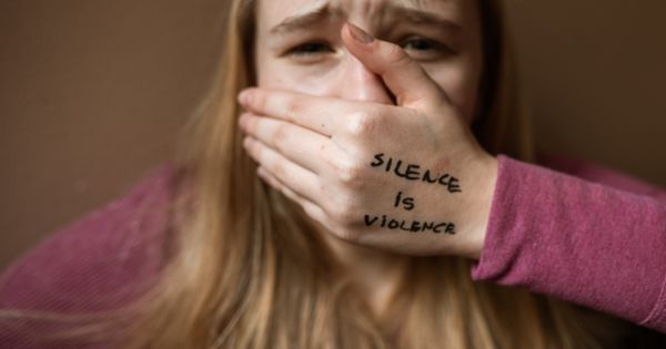 Modificari la Legea locuintei: victimele violentei domestice pot beneficia de locuinte de necesitate